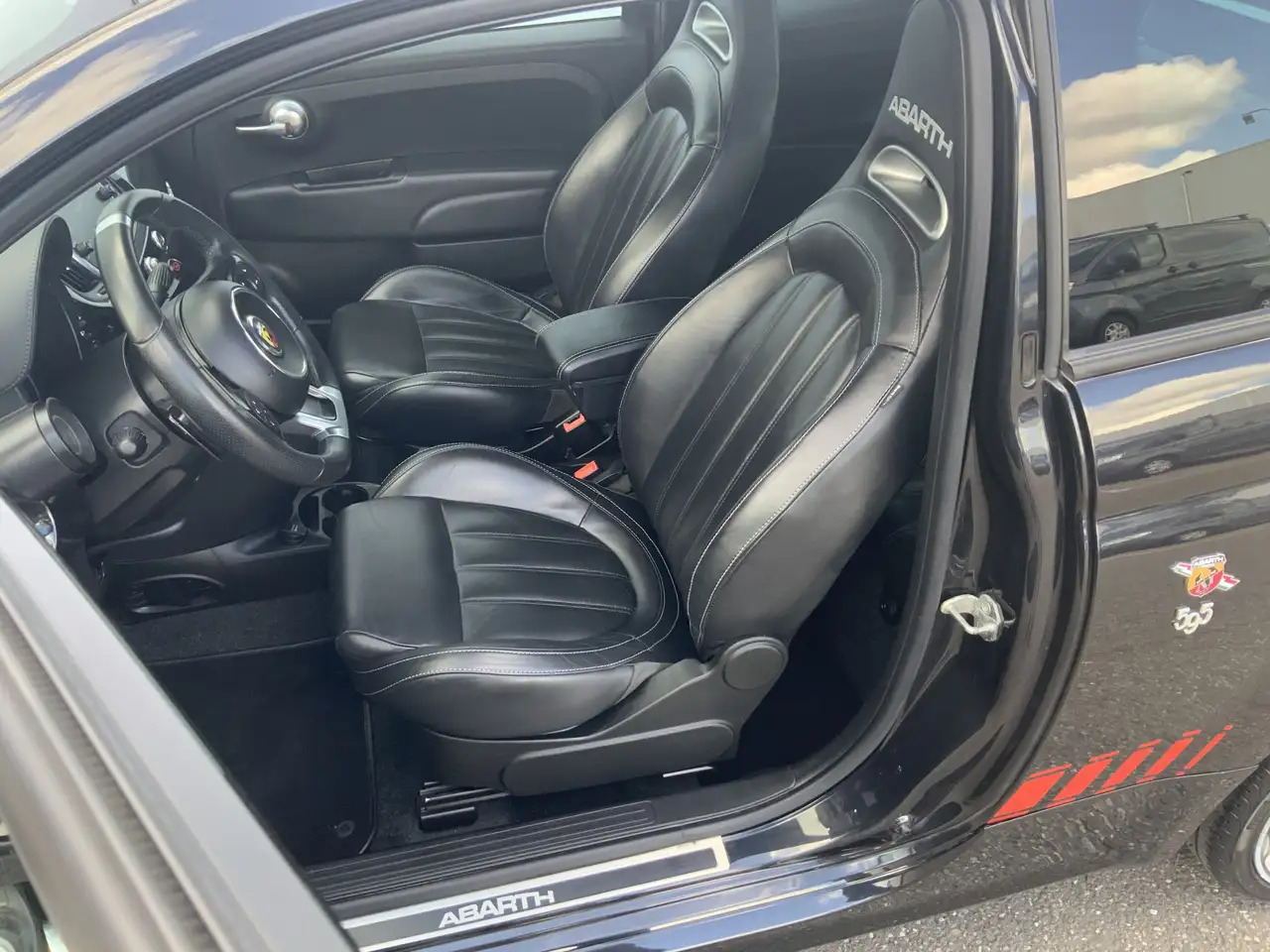 Fiat 500C Abarth 1.4 T-Jet 595 Automaat Euro 6 - Cabrio: foto 5 Fiat 500C Abarth 1.4 T-Jet 595 Automaat Euro 6 - Cabrio: foto 5