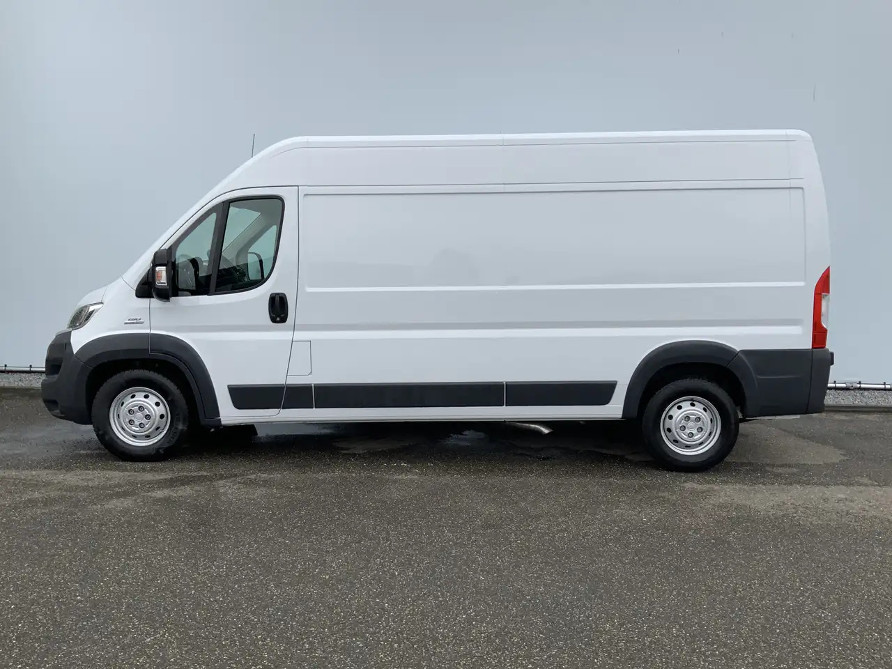 Fiat Ducato 35H 2.3 MultiJet L3H2 Maxi Airco Cruise Navi 3 Zit - Furgão: foto 4 Fiat Ducato 35H 2.3 MultiJet L3H2 Maxi Airco Cruise Navi 3 Zit - Furgão: foto 4