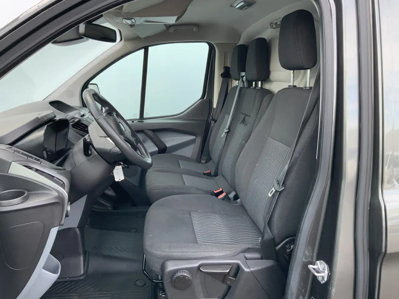 Ford Transit Custom 270 2.2 TDCI L1H1 Trend Airco Camera Cruise Dakdra - Furgão: foto 4 Ford Transit Custom 270 2.2 TDCI L1H1 Trend Airco Camera Cruise Dakdra - Furgão: foto 4