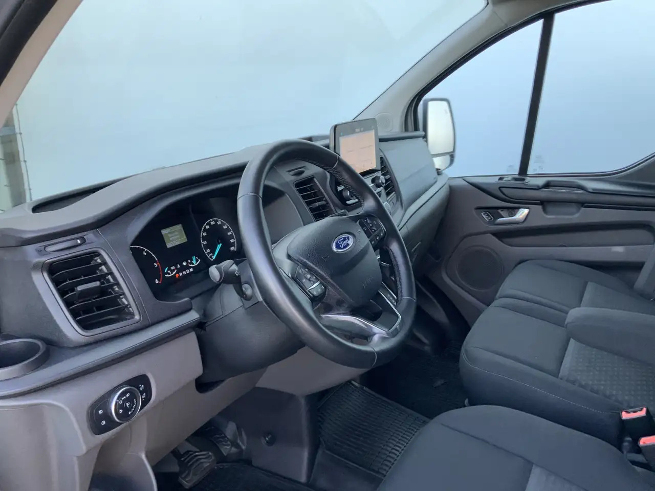 Ford Transit Custom 300 2.0 TDCI L1H1 Limited Airco Cruise Camera 3 Zi - Furgão: foto 5 Ford Transit Custom 300 2.0 TDCI L1H1 Limited Airco Cruise Camera 3 Zi - Furgão: foto 5