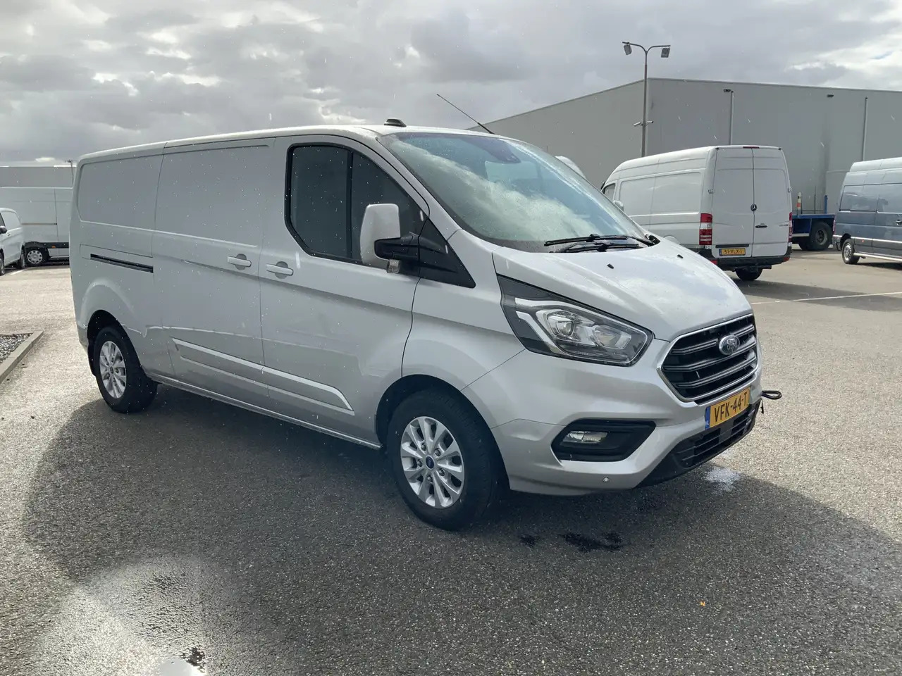 Ford Transit Custom 300 2.0 TDCI (MOTOR DEFECT!!) L2H2 Airco Navi 3 Zi - Furgão: foto 2 Ford Transit Custom 300 2.0 TDCI (MOTOR DEFECT!!) L2H2 Airco Navi 3 Zi - Furgão: foto 2