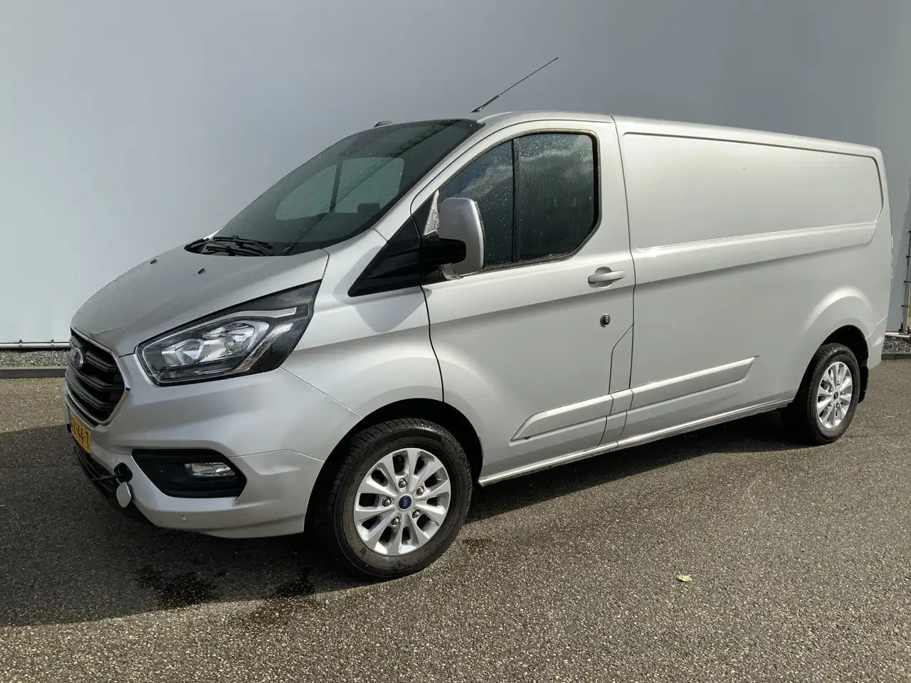 Ford Transit Custom 300 2.0 TDCI (MOTOR DEFECT!!) L2H2 Airco Navi 3 Zi - Furgão: foto 1 Ford Transit Custom 300 2.0 TDCI (MOTOR DEFECT!!) L2H2 Airco Navi 3 Zi - Furgão: foto 1