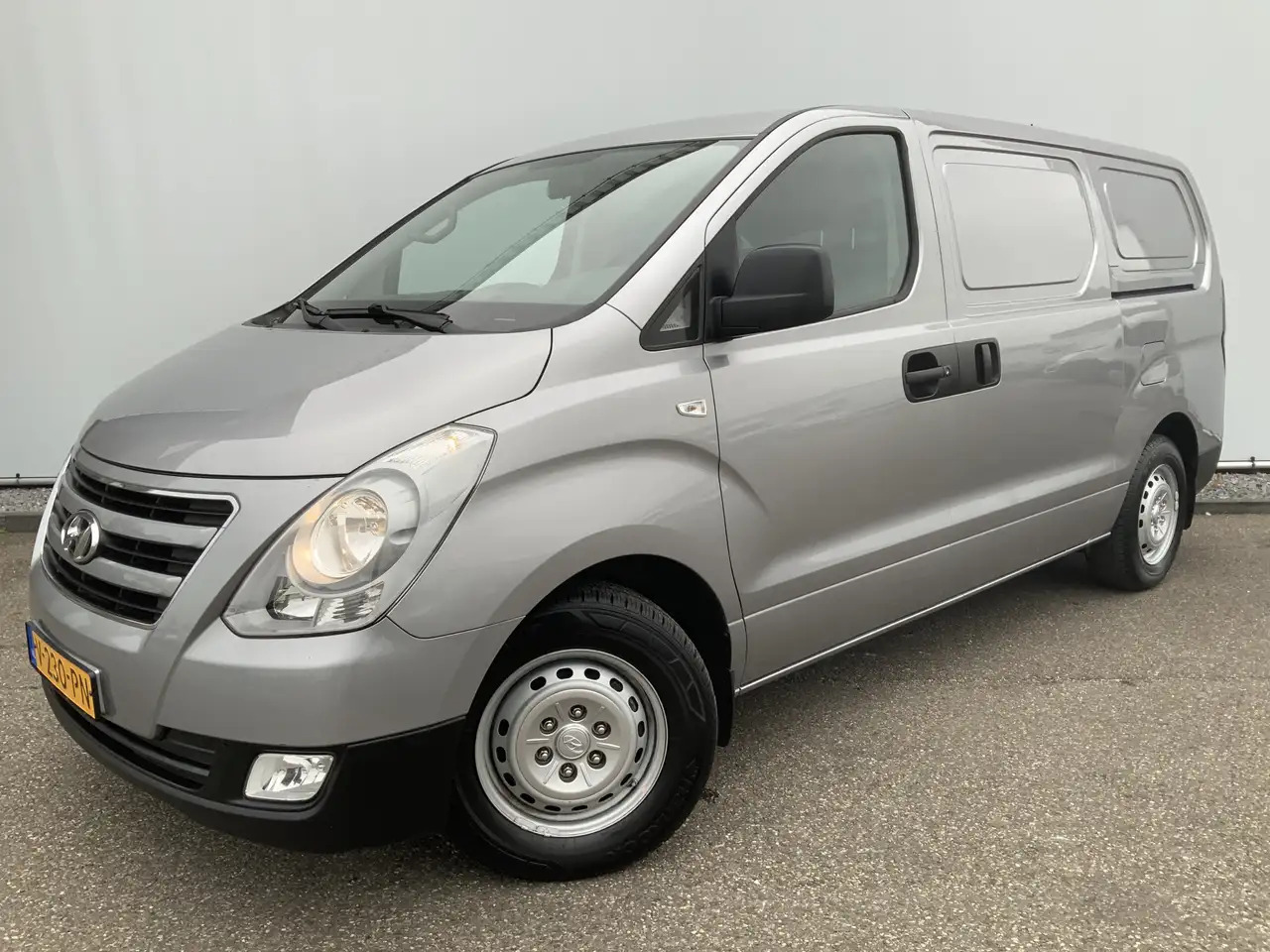 Hyundai H 300 2.5 CRDi Dynamic Dub Schuifdeur Airco Navi 3 Zits - Furgão: foto 1 Hyundai H 300 2.5 CRDi Dynamic Dub Schuifdeur Airco Navi 3 Zits - Furgão: foto 1