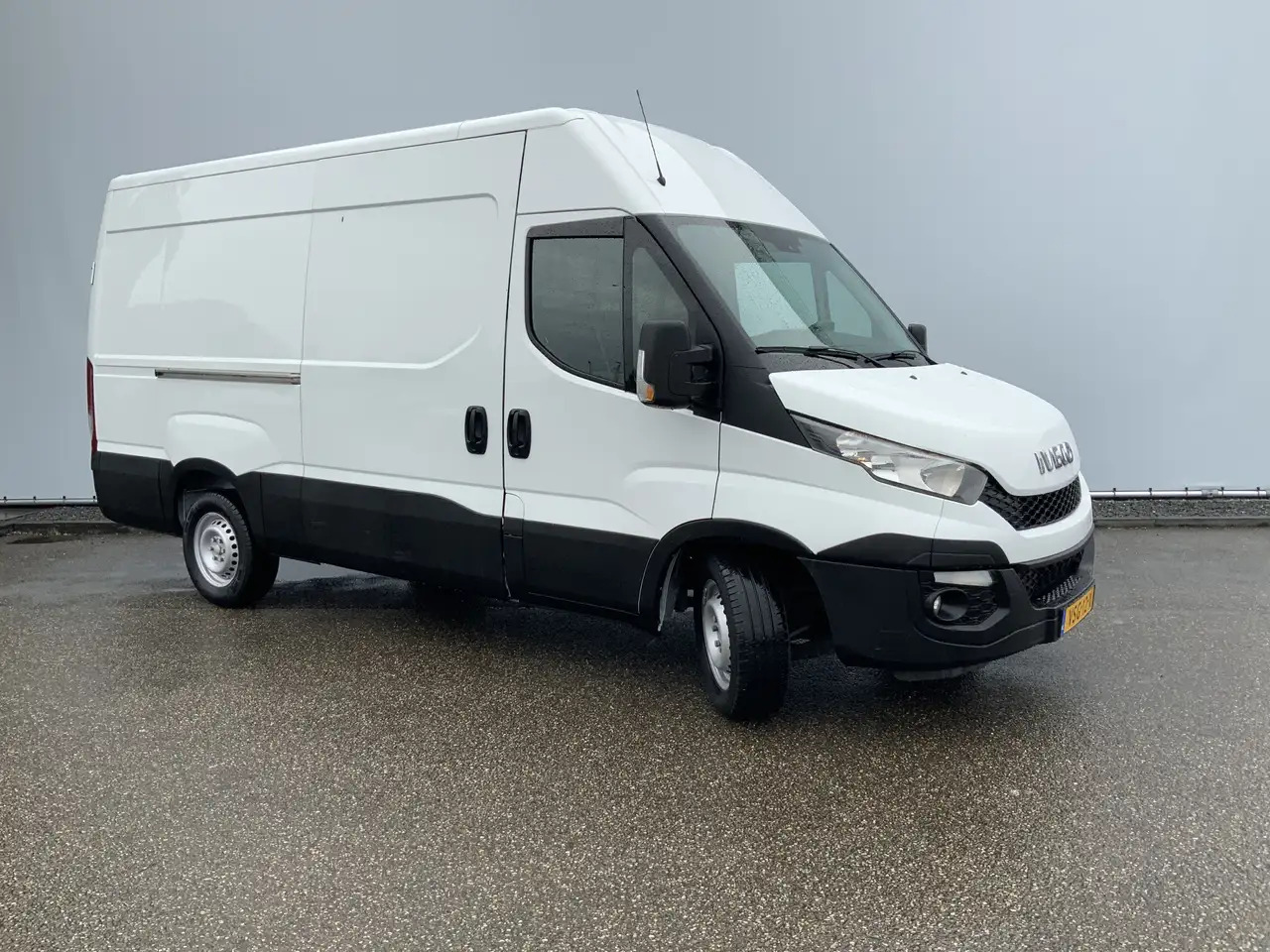 Iveco Daily 35S13V 2.3 352 H2 L3 Airco 3 Zits Opstap Euro 5 - Furgão: foto 2 Iveco Daily 35S13V 2.3 352 H2 L3 Airco 3 Zits Opstap Euro 5 - Furgão: foto 2