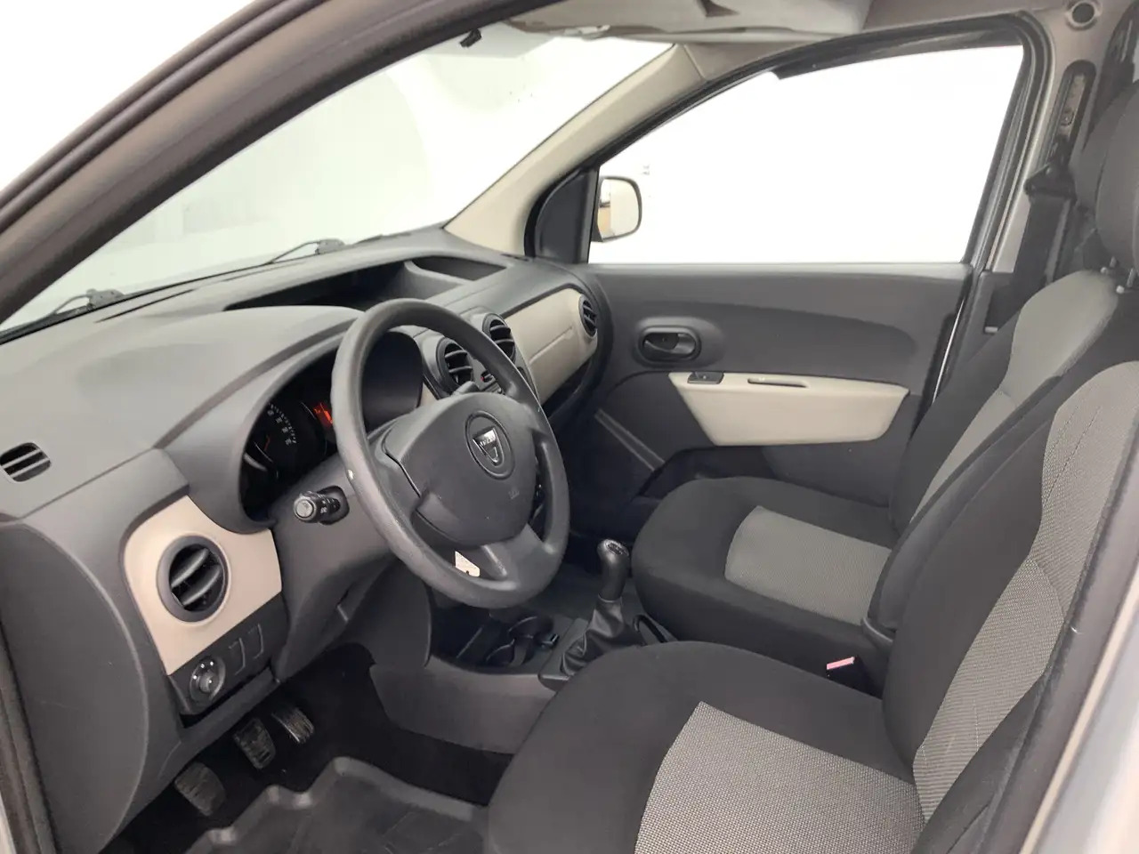 Dacia Dokker 1.5 dCi 75 Ambiance Airco Alu Velg Trekhaak 1200 k - Máquina de outro: foto 5 Dacia Dokker 1.5 dCi 75 Ambiance Airco Alu Velg Trekhaak 1200 k - Máquina de outro: foto 5