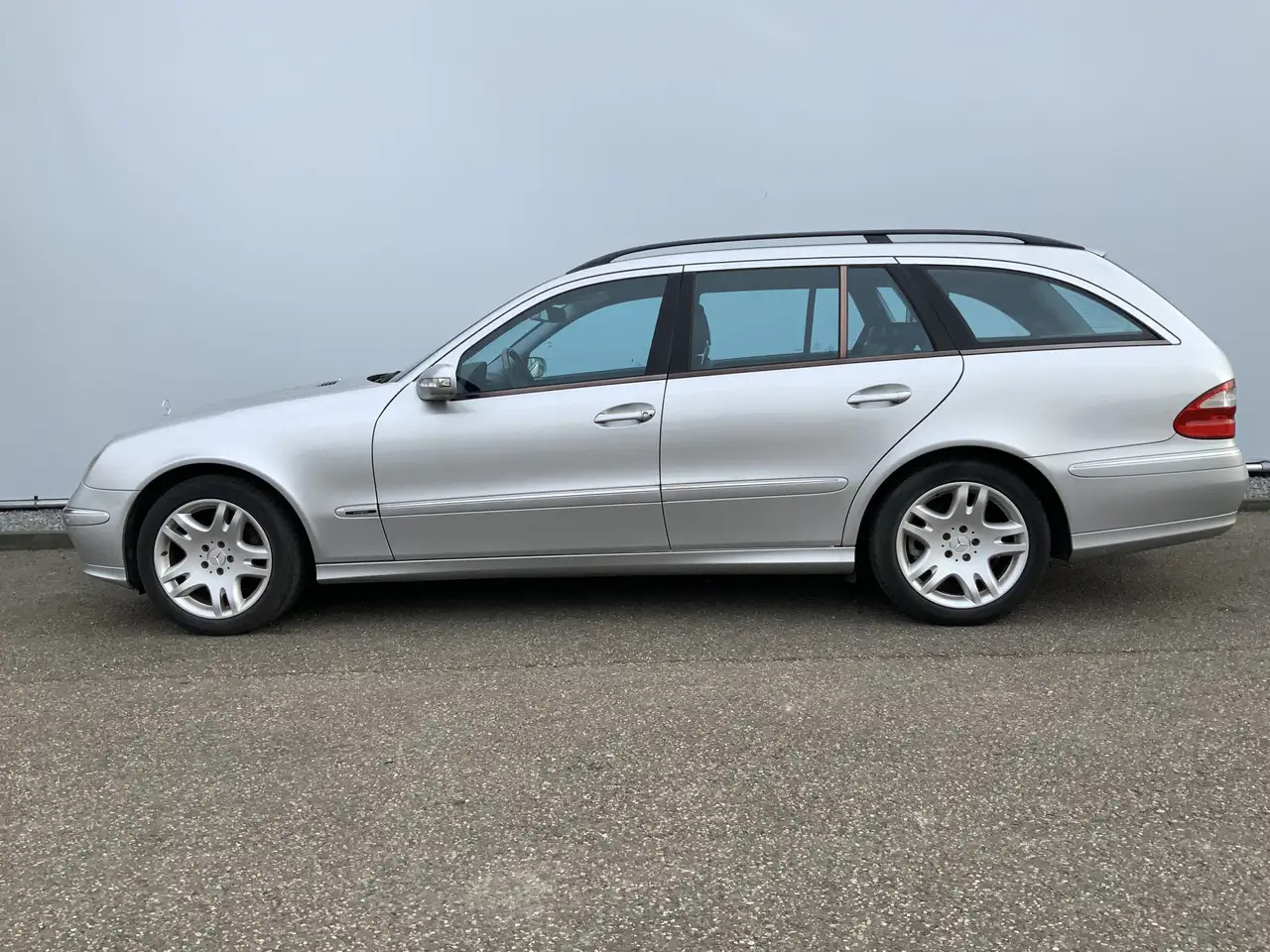 Mercedes-Benz E 500 Combi V8 Elegance 4-Matic airmatic,full option - Automóvel: foto 3 Mercedes-Benz E 500 Combi V8 Elegance 4-Matic airmatic,full option - Automóvel: foto 3
