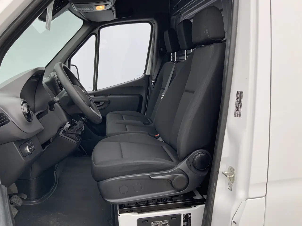 Mercedes-Benz Sprinter 314 2.2 CDI L2H2 Airco Camera Navi 3 Zits MBUX Sch - Furgão: foto 4 Mercedes-Benz Sprinter 314 2.2 CDI L2H2 Airco Camera Navi 3 Zits MBUX Sch - Furgão: foto 4