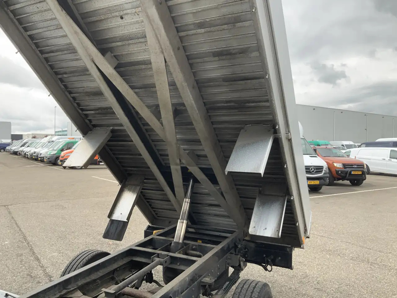 Nissan NT400 32.12 2.5 dCi 250 Kipper Trekhaak 2000 kg 3 - Carrinha basculante: foto 5 Nissan NT400 32.12 2.5 dCi 250 Kipper Trekhaak 2000 kg 3 - Carrinha basculante: foto 5