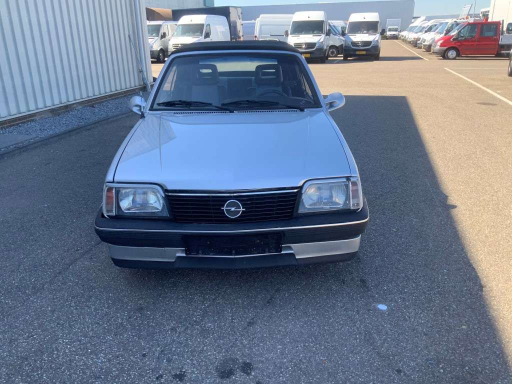 Opel Ascona 1.6 S Automaat Cabriolet Marge geen btw - Automóvel: foto 3 Opel Ascona 1.6 S Automaat Cabriolet Marge geen btw - Automóvel: foto 3