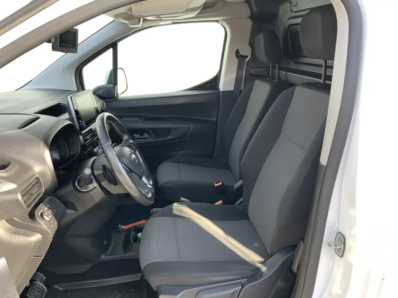 Opel Combo 1.5D L2H1 Edition Automaat Cruise Navi Airco Winte - Furgão compacto: foto 4 Opel Combo 1.5D L2H1 Edition Automaat Cruise Navi Airco Winte - Furgão compacto: foto 4