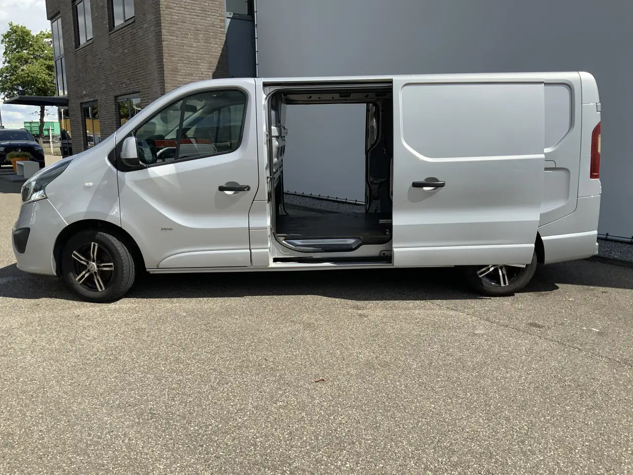 Opel Vivaro 1.6 CDTI L2H1 Sport EcoFlex (MOTOR DEFECT !!!!)Air - Furgão: foto 4 Opel Vivaro 1.6 CDTI L2H1 Sport EcoFlex (MOTOR DEFECT !!!!)Air - Furgão: foto 4