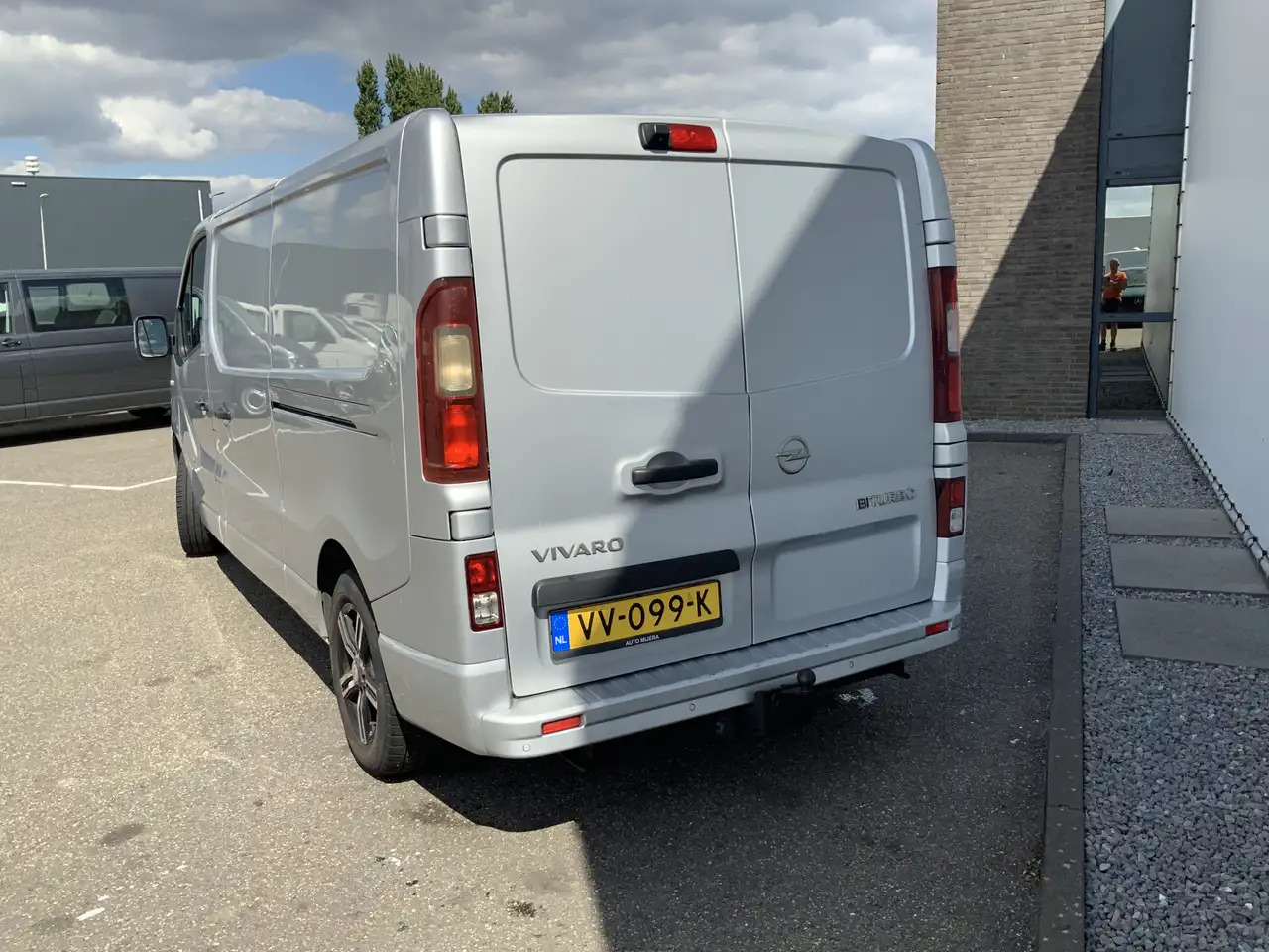 Opel Vivaro 1.6 CDTI L2H1 Sport EcoFlex (MOTOR DEFECT !!!!)Air - Furgão: foto 3 Opel Vivaro 1.6 CDTI L2H1 Sport EcoFlex (MOTOR DEFECT !!!!)Air - Furgão: foto 3