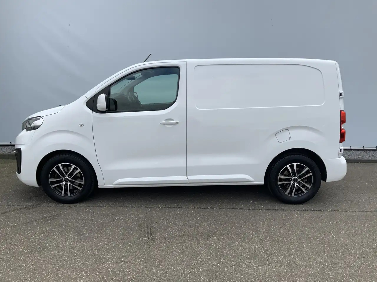 Peugeot Expert 227C 2.0 BlueHDI 150 Premium Pack Airco Cruise Cam - Furgão: foto 3 Peugeot Expert 227C 2.0 BlueHDI 150 Premium Pack Airco Cruise Cam - Furgão: foto 3