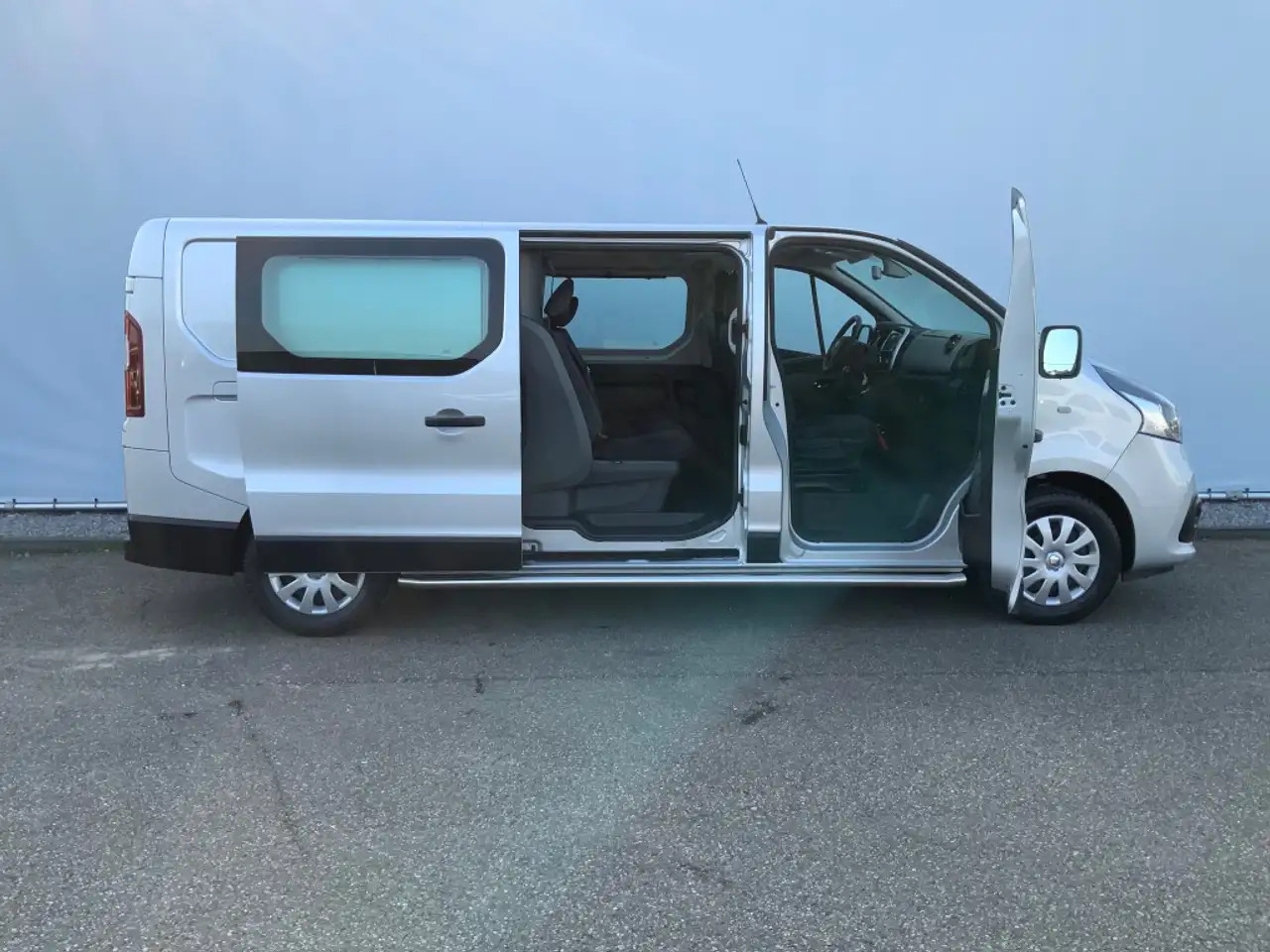 Renault Trafic 1.6 dCi T29 L2H1 Dub Cab Airco Camera Navi Trekhaa - Carrinha cabine dupla: foto 5 Renault Trafic 1.6 dCi T29 L2H1 Dub Cab Airco Camera Navi Trekhaa - Carrinha cabine dupla: foto 5