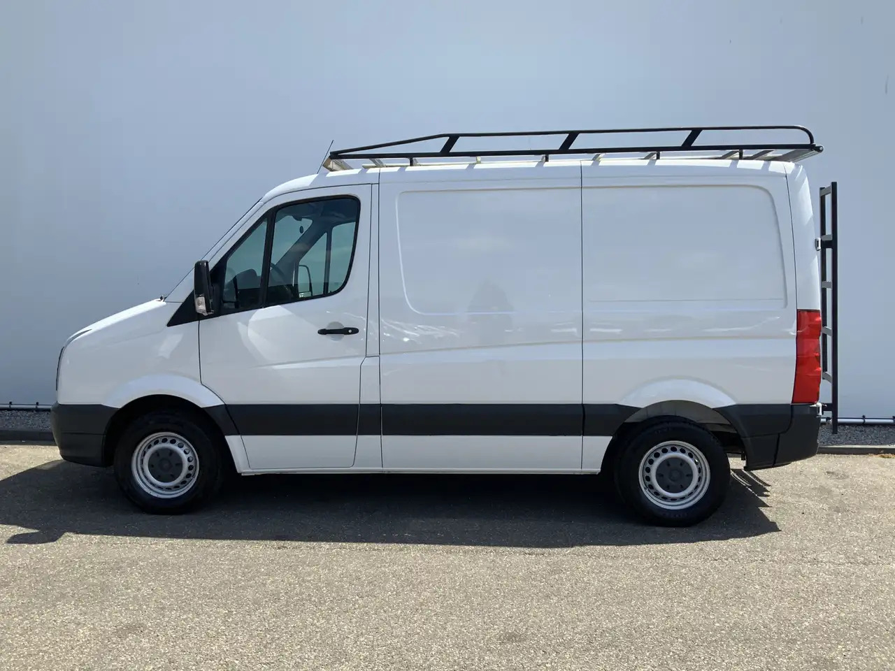 Volkswagen Crafter 35 2.0 TDI L1H1 Airco Cruise 3 Zits Trekhaak 2000 - Furgão: foto 3 Volkswagen Crafter 35 2.0 TDI L1H1 Airco Cruise 3 Zits Trekhaak 2000 - Furgão: foto 3
