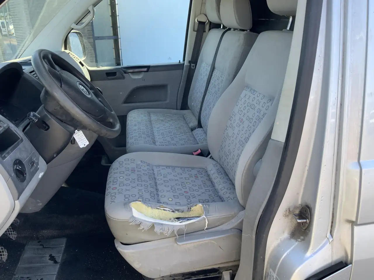 Volkswagen T5 Transporter 1.9 TDI 340 MHD (Versnellingsbak Defekt !!)Airco 3 - Furgão: foto 2 Volkswagen T5 Transporter 1.9 TDI 340 MHD (Versnellingsbak Defekt !!)Airco 3 - Furgão: foto 2