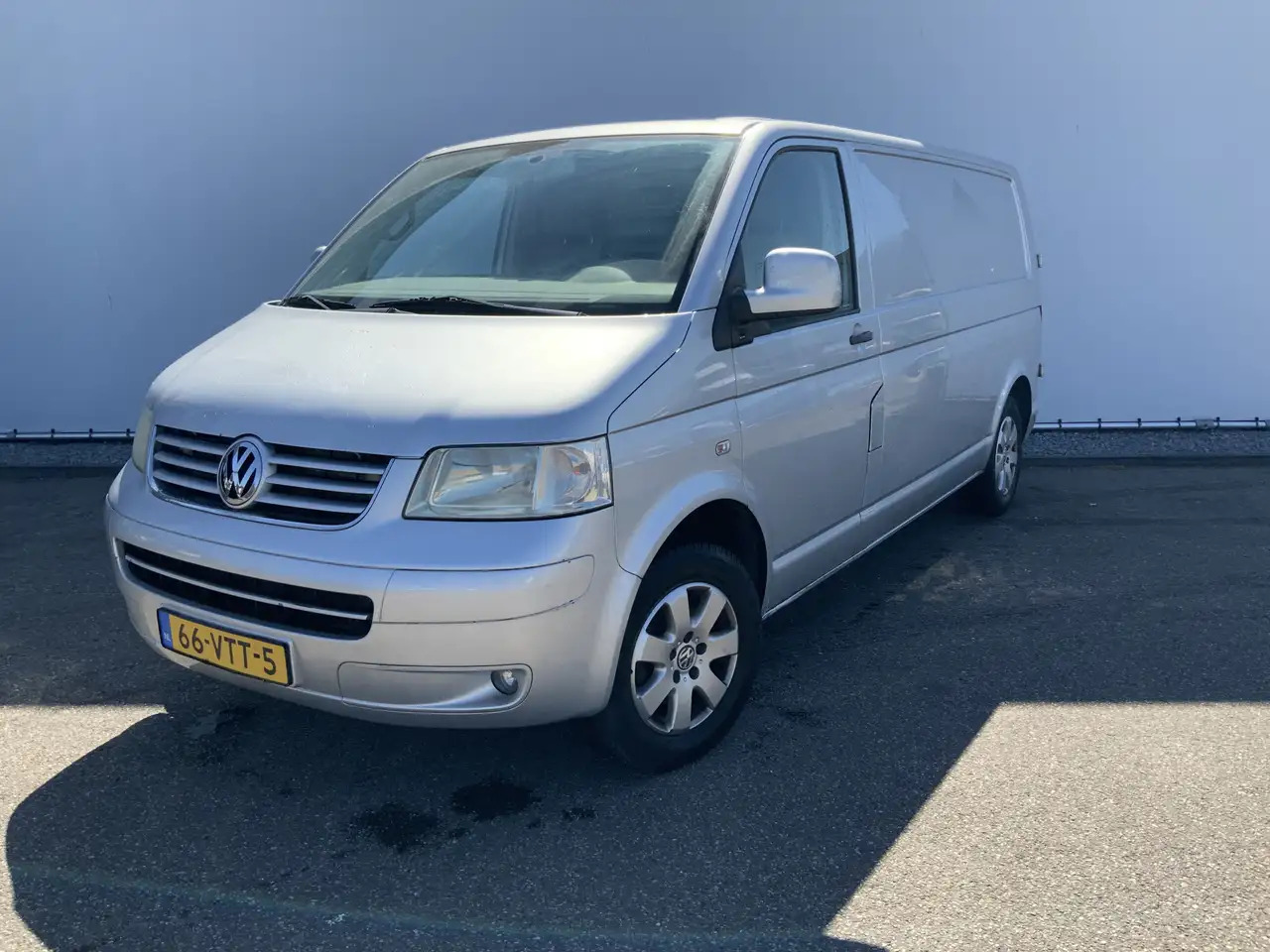 Volkswagen T5 Transporter 1.9 TDI 340 MHD (Versnellingsbak Defekt !!)Airco 3 - Furgão: foto 1 Volkswagen T5 Transporter 1.9 TDI 340 MHD (Versnellingsbak Defekt !!)Airco 3 - Furgão: foto 1