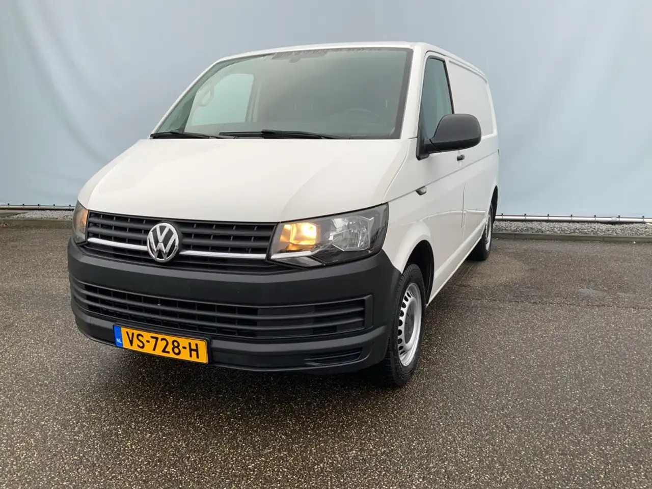 Volkswagen T6 Transporter 2.0 TDI L1H1 Comfortline Airco Navi Trekhaak 2200 - Furgão: foto 1 Volkswagen T6 Transporter 2.0 TDI L1H1 Comfortline Airco Navi Trekhaak 2200 - Furgão: foto 1