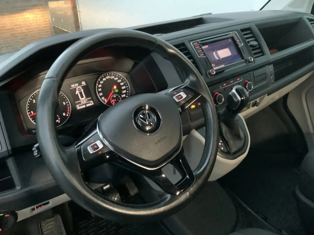 Volkswagen T6 Transporter 2.0 TDI L2H2 Highline Automaat Airco Cruise Navi A - Furgão: foto 5 Volkswagen T6 Transporter 2.0 TDI L2H2 Highline Automaat Airco Cruise Navi A - Furgão: foto 5