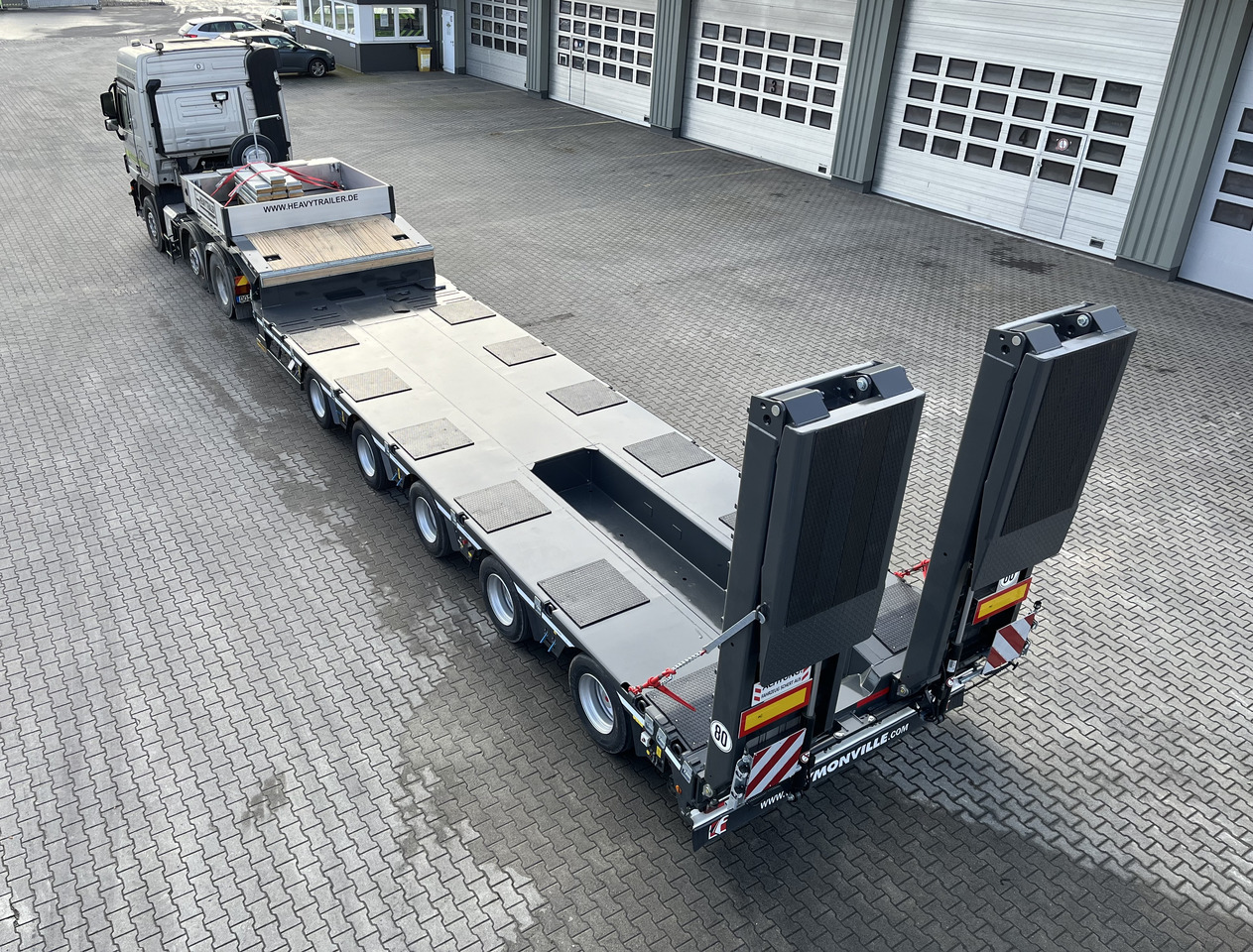 Faymonville 5-Achs-Tele-Semi mit Halbachsen "Twinaxle" und hydr. Rampen Auflieger - Semi-reboque baixa: foto 2 Faymonville 5-Achs-Tele-Semi mit Halbachsen "Twinaxle" und hydr. Rampen Auflieger - Semi-reboque baixa: foto 2