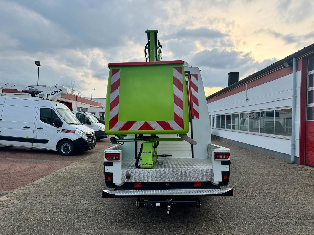 Iveco Daily 70C15 Steiger France Elevateur 172 TPFcc - Caminhão com plataforma aérea: foto 5 Iveco Daily 70C15 Steiger France Elevateur 172 TPFcc - Caminhão com plataforma aérea: foto 5