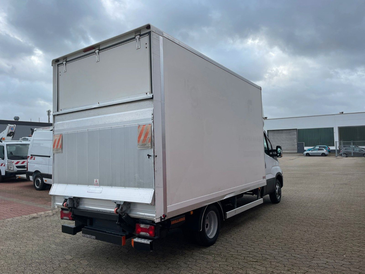 Iveco Daily Koffer 4.2m Ladebordwand Dhollandia Klima - Carrinha de contentor: foto 4 Iveco Daily Koffer 4.2m Ladebordwand Dhollandia Klima - Carrinha de contentor: foto 4