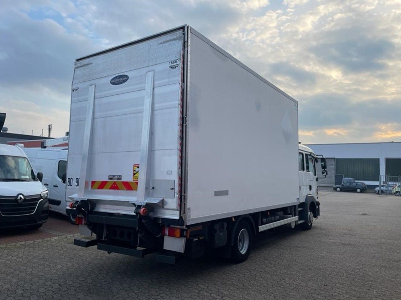 MAN TGL 10.220 Doka Möbelkoffer Umzug Fahrzeug - Camião furgão: foto 4 MAN TGL 10.220 Doka Möbelkoffer Umzug Fahrzeug - Camião furgão: foto 4