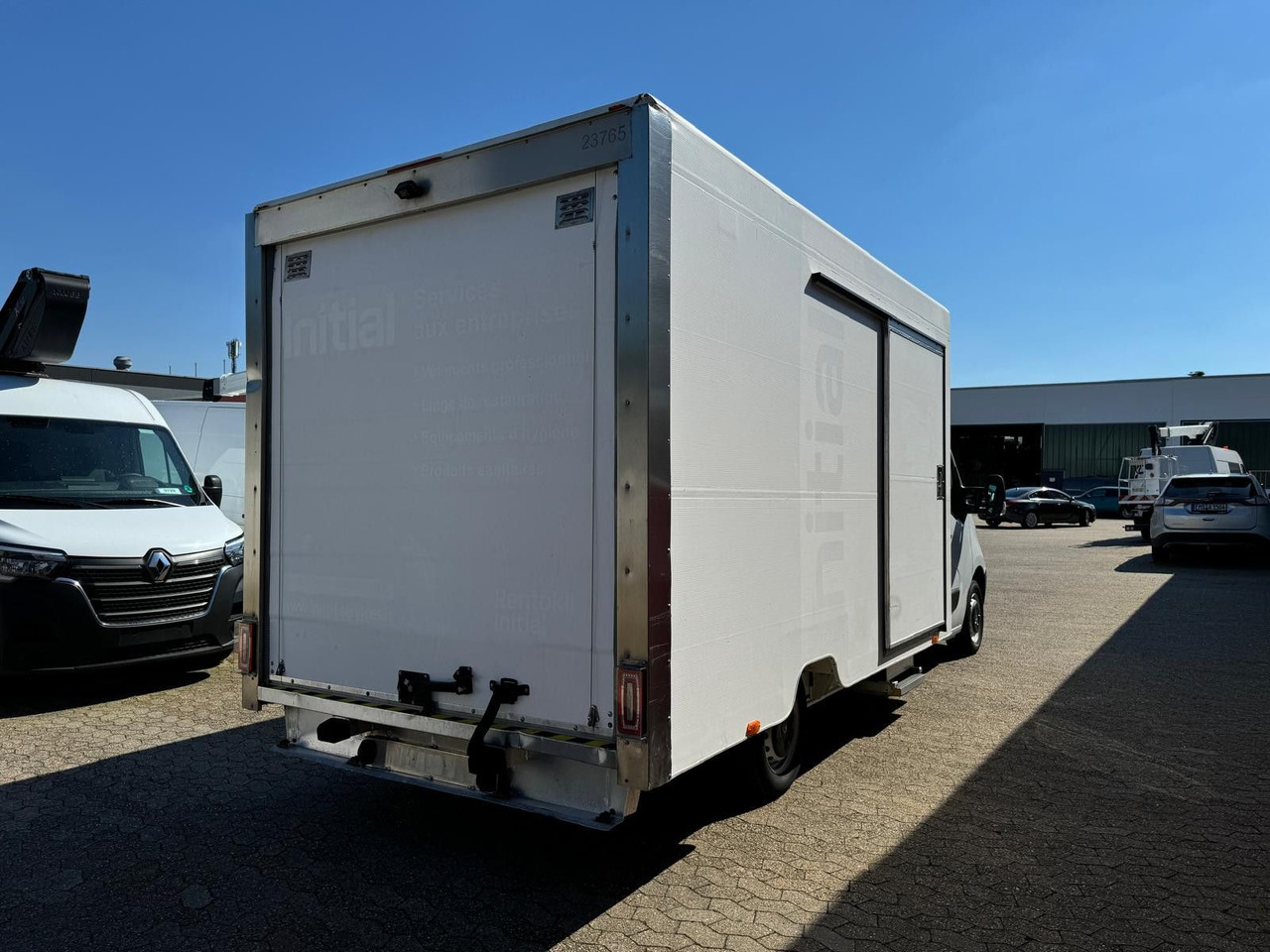 Renault Master Koffer mit Auffahrrampe 1200kg Nutzlast - Carrinha de contentor: foto 4 Renault Master Koffer mit Auffahrrampe 1200kg Nutzlast - Carrinha de contentor: foto 4