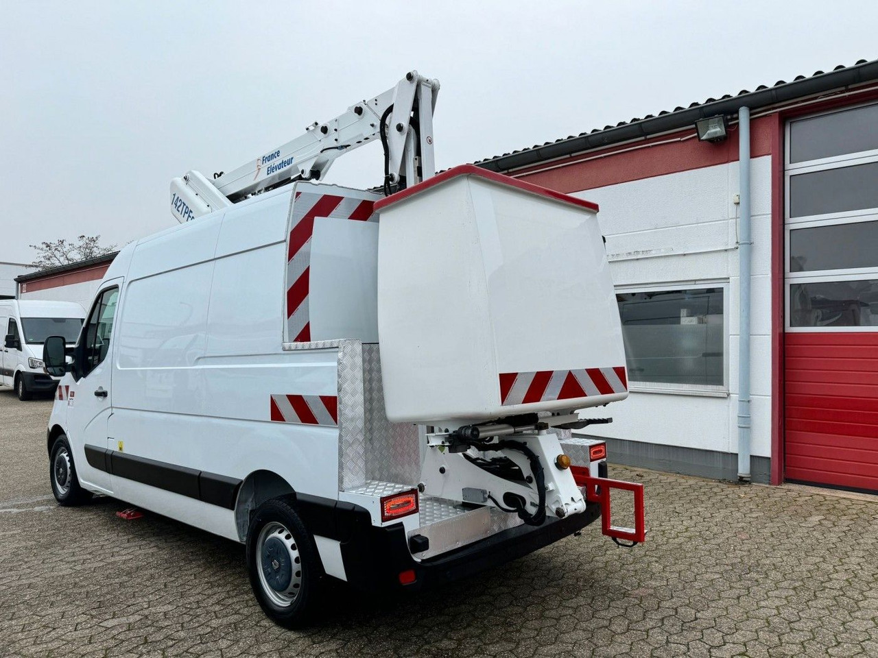 Renault Master Steiger France Elévateur 142 TPFcc - Caminhão com plataforma aérea: foto 5 Renault Master Steiger France Elévateur 142 TPFcc - Caminhão com plataforma aérea: foto 5