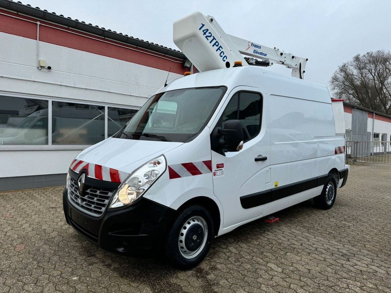Renault Master Steiger France Elévateur 142 TPFcc - Caminhão com plataforma aérea: foto 1 Renault Master Steiger France Elévateur 142 TPFcc - Caminhão com plataforma aérea: foto 1