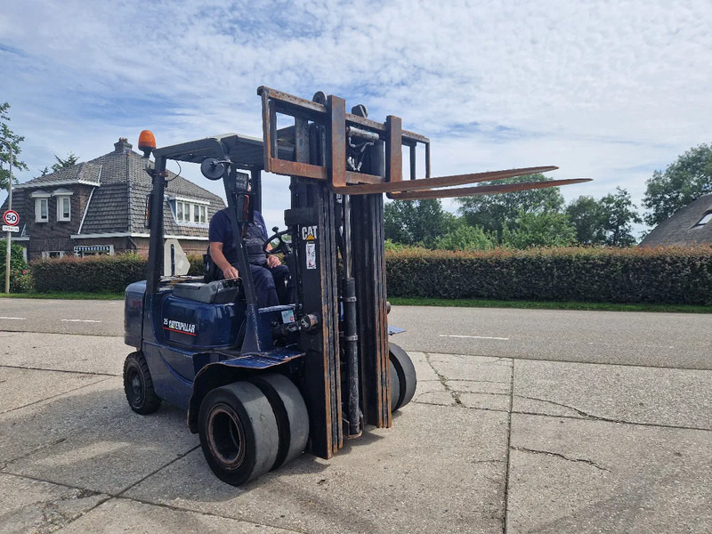 Locação financeira de Caterpillar DP25K met breed vorkenbord Caterpillar DP25K met breed vorkenbord: foto 15