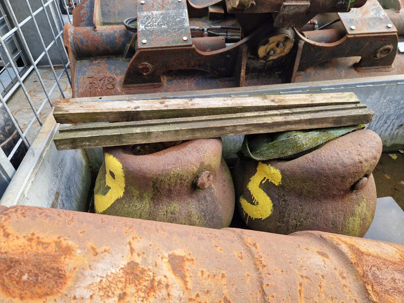 Diversen stalen sloopkogels / sloopbeulen - Tesoura de demolição para Máquina de construção: foto 3 Diversen stalen sloopkogels / sloopbeulen - Tesoura de demolição para Máquina de construção: foto 3