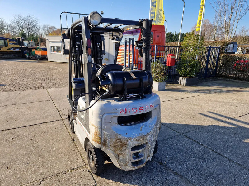 Nissan 1.8 ton LPG met triplomast en sideshift - Empilhador a gás: foto 4 Nissan 1.8 ton LPG met triplomast en sideshift - Empilhador a gás: foto 4