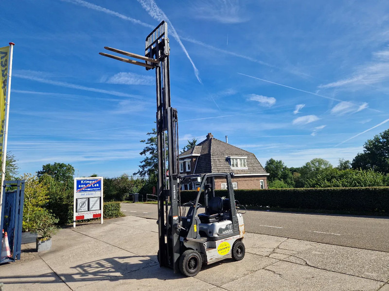 Nissan 1800 kg. LPG met keuring - Empilhador a gás: foto 2 Nissan 1800 kg. LPG met keuring - Empilhador a gás: foto 2