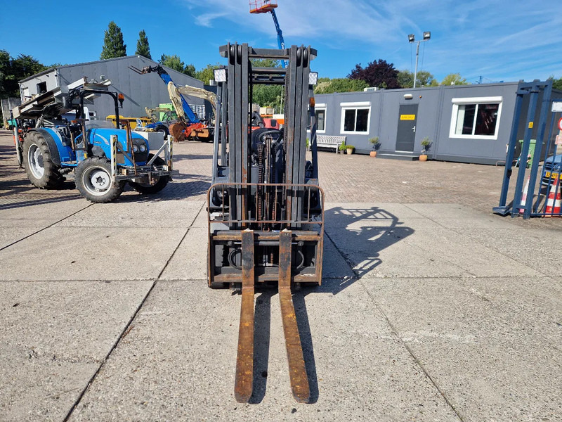 Nissan 1800 kg. LPG met keuring - Empilhador a gás: foto 5 Nissan 1800 kg. LPG met keuring - Empilhador a gás: foto 5