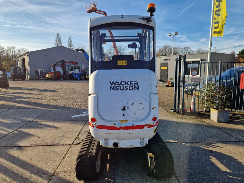 WACKER NEUSON 2404RD kan op een helling draaien - Mini escavadeira: foto 4 WACKER NEUSON 2404RD kan op een helling draaien - Mini escavadeira: foto 4