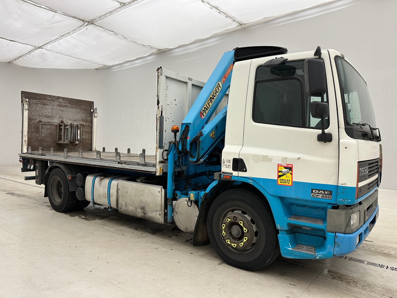 DAF CF75.250* - Camião de caixa aberta/ Plataforma, Camião grua: foto 3 DAF CF75.250* - Camião de caixa aberta/ Plataforma, Camião grua: foto 3