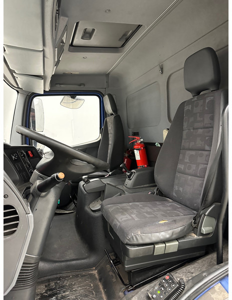 Fotografia de interior 2: Camião frigorífico Mercedes-Benz Atego 818