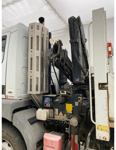 Camião basculante, Camião grua Renault Kerax 370 DCi: foto 12 Camião basculante, Camião grua Renault Kerax 370 DCi: foto 12