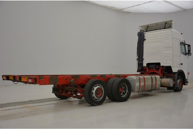Volvo FH12.380 - 6x2 Globetrotter - Camião chassi: foto 4 Volvo FH12.380 - 6x2 Globetrotter - Camião chassi: foto 4