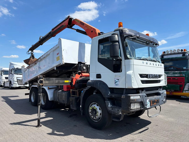 Iveco Trakker 410 6X4 Manual Gearbox 2 Way Tipper + Palfinger PK15500 - Camião basculante, Camião grua: foto 2 Iveco Trakker 410 6X4 Manual Gearbox 2 Way Tipper + Palfinger PK15500 - Camião basculante, Camião grua: foto 2