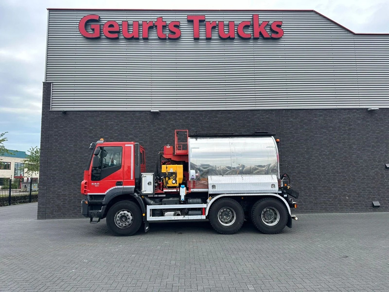 Iveco Trakker 330 6X4 LINNHOFF& HENNE AWÖL 600 6M3 ASF - Camião: foto 1 Iveco Trakker 330 6X4 LINNHOFF& HENNE AWÖL 600 6M3 ASF - Camião: foto 1
