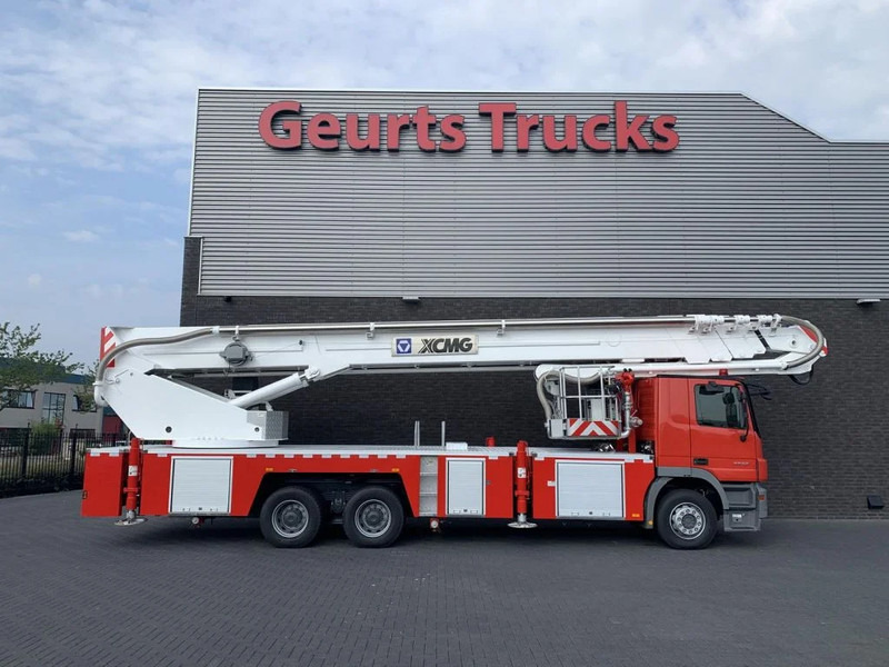 Mercedes-Benz Actros 3332 6X4 XCMG DG53C FIRE FIGTHING PLATFORM 53 METER - Camião: foto 4 Mercedes-Benz Actros 3332 6X4 XCMG DG53C FIRE FIGTHING PLATFORM 53 METER - Camião: foto 4