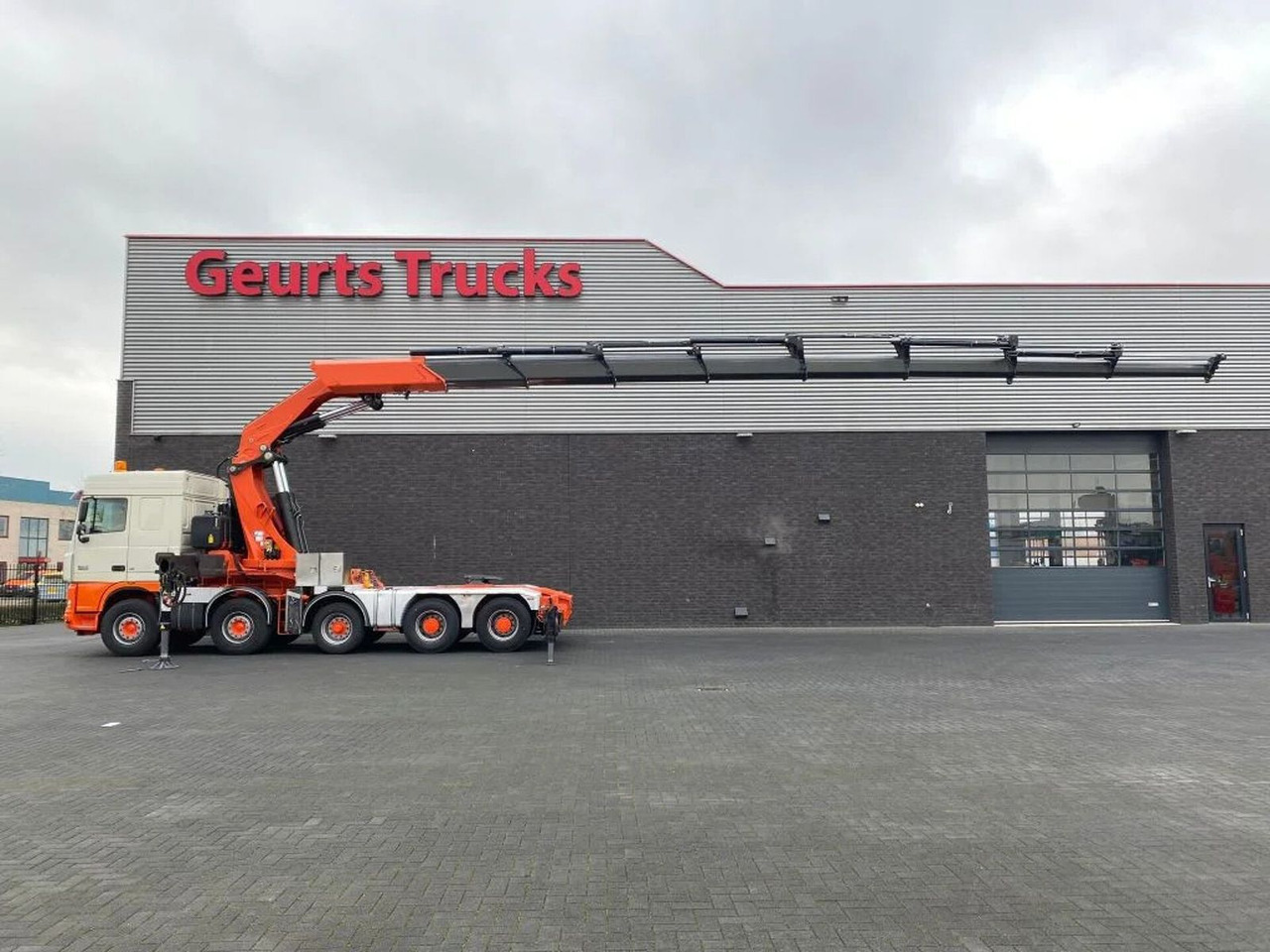 DAF XF 105 10X4 + FASSI F1500AXP.28 KRAAN/KRAN/CRANE - Camião grua: foto 1 DAF XF 105 10X4 + FASSI F1500AXP.28 KRAAN/KRAN/CRANE - Camião grua: foto 1