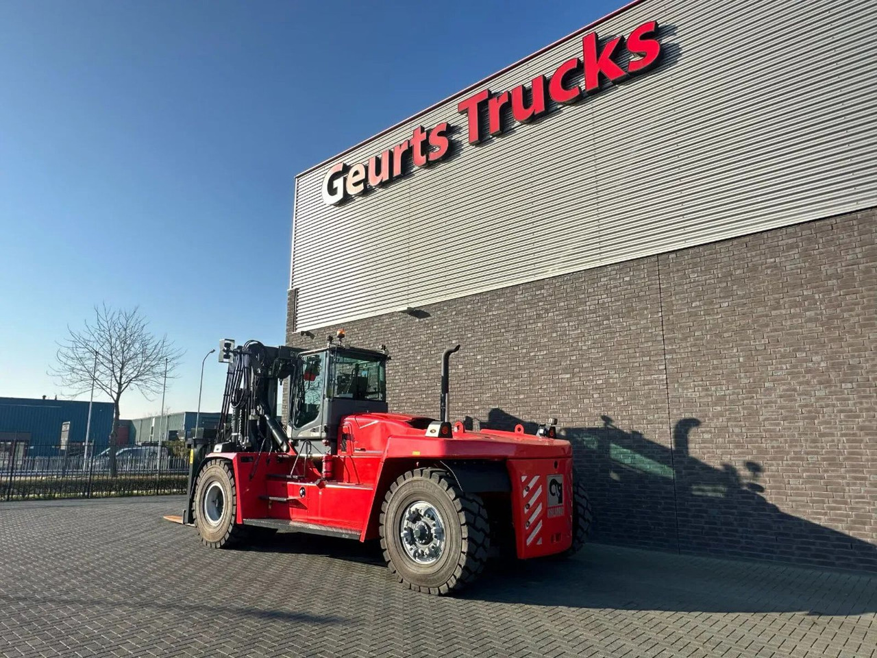 Kalmar DCG 330-12 VORKHEFTRUCK/ GABELSTAPLER/ FORKLIFT - Empilhador a diesel: foto 3 Kalmar DCG 330-12 VORKHEFTRUCK/ GABELSTAPLER/ FORKLIFT - Empilhador a diesel: foto 3