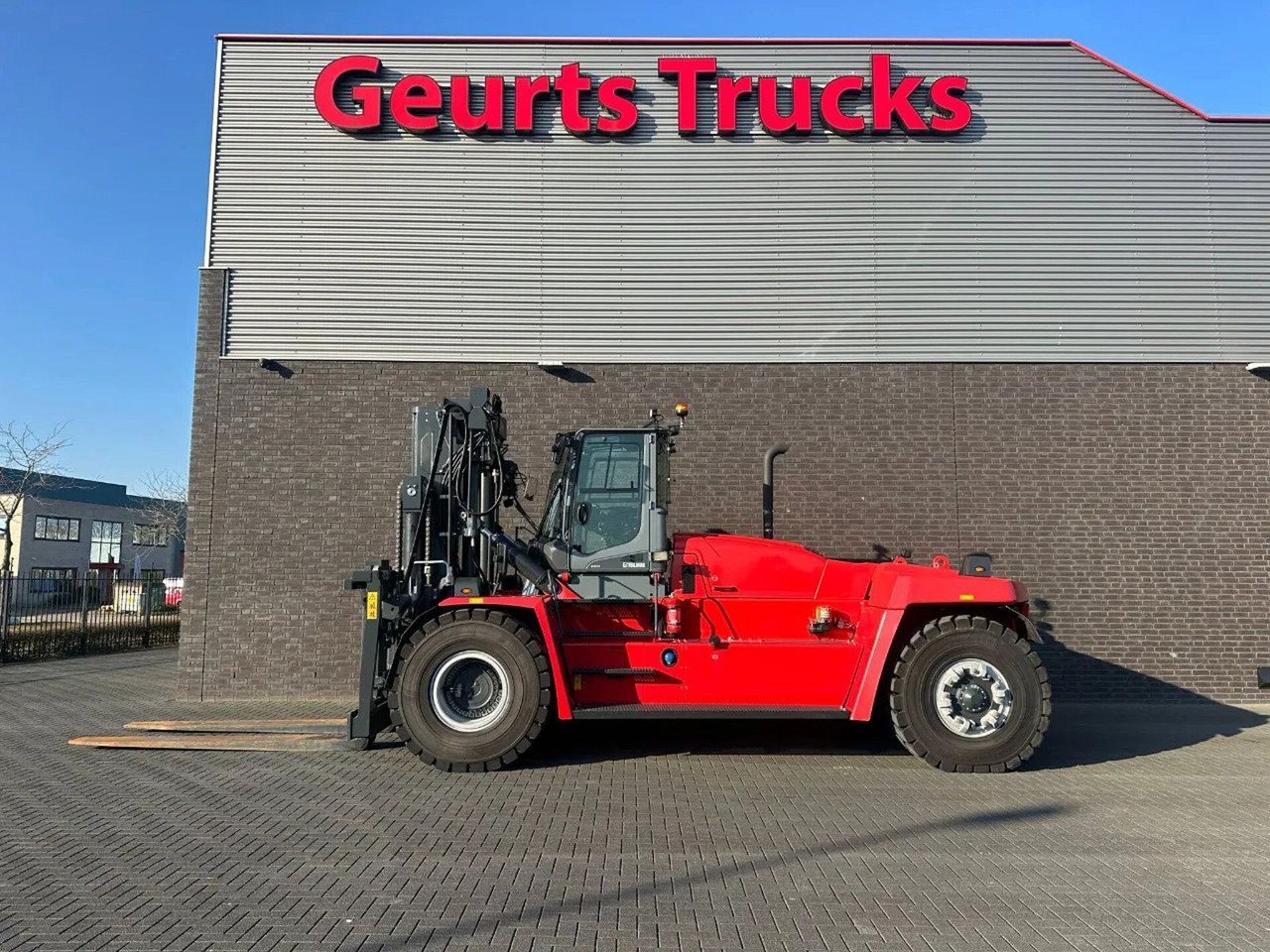 Kalmar DCG 330-12 VORKHEFTRUCK/ GABELSTAPLER/ FORKLIFT - Empilhador a diesel: foto 1 Kalmar DCG 330-12 VORKHEFTRUCK/ GABELSTAPLER/ FORKLIFT - Empilhador a diesel: foto 1