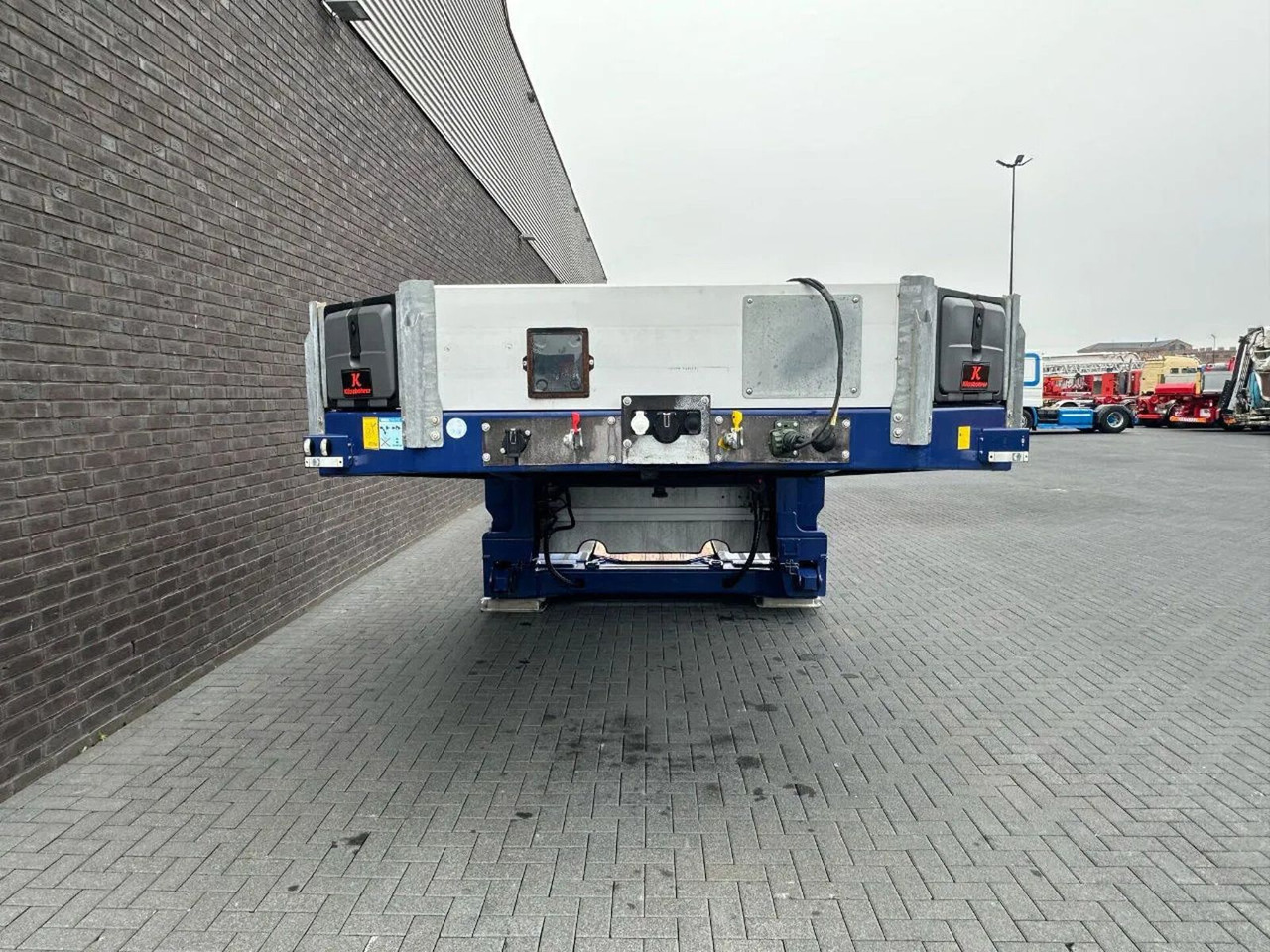Kässbohrer LB3E UITSCHUIFBAAR LUCHGEVEERD, HYDRAULISCH GEST - Semi-reboque baixa: foto 4 Kässbohrer LB3E UITSCHUIFBAAR LUCHGEVEERD, HYDRAULISCH GEST - Semi-reboque baixa: foto 4