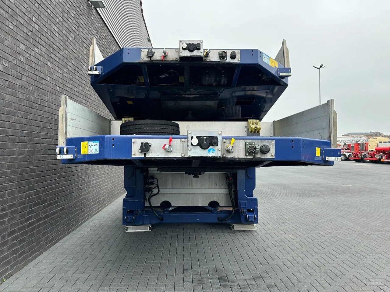 Kässbohrer LB3E UITSCHUIFBAAR LUCHGEVEERD, HYDRAULISCH GEST - Semi-reboque baixa: foto 4 Kässbohrer LB3E UITSCHUIFBAAR LUCHGEVEERD, HYDRAULISCH GEST - Semi-reboque baixa: foto 4
