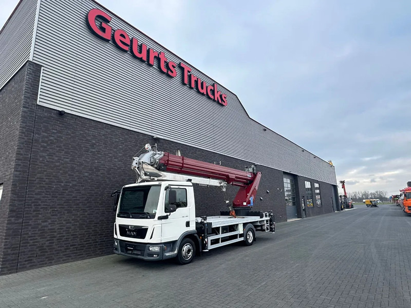 MAN TGL 7.180 4X2 BB BOCKER AK37/4000 + JIB MONTAGEKRAN/DACHDECKERKRAN/ROOFCRANE/KRAAN/KRAN/GRUA - Camião grua: foto 3 MAN TGL 7.180 4X2 BB BOCKER AK37/4000 + JIB MONTAGEKRAN/DACHDECKERKRAN/ROOFCRANE/KRAAN/KRAN/GRUA - Camião grua: foto 3