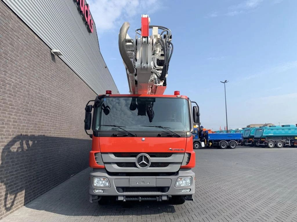 Locação financeira de Mercedes-Benz Actros 3332 6X4 XCMG DG53C FIRE FIGTHING PLATFOR  Mercedes-Benz Actros 3332 6X4 XCMG DG53C FIRE FIGTHING PLATFOR: foto 7